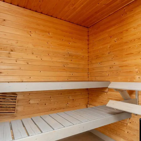 Apartment Spacious For 4 With Sauna *